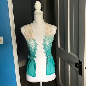 ‼️SALE‼️Ombré Crochet Vest 🦋